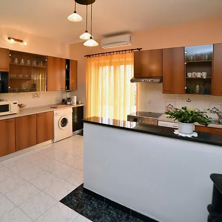 Enjoy You Apartment Split